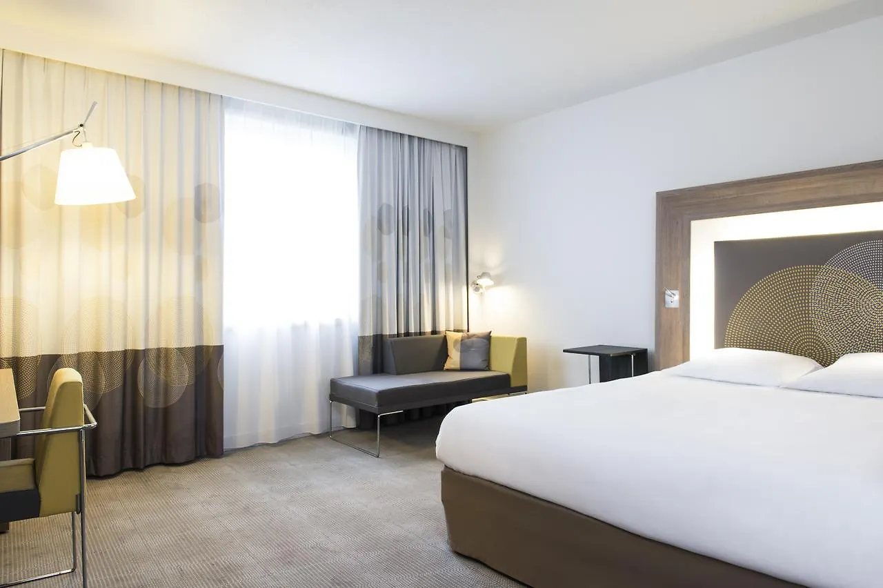 *** מלון דיגם Novotel Brussels Airport בלגיה